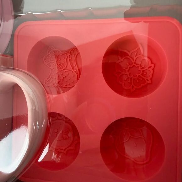 Strawberry Shortcake Sparkle Mug, Ice/Chocolate Mold, & Drink Art Stencil, NIB - Picture 4 of 6